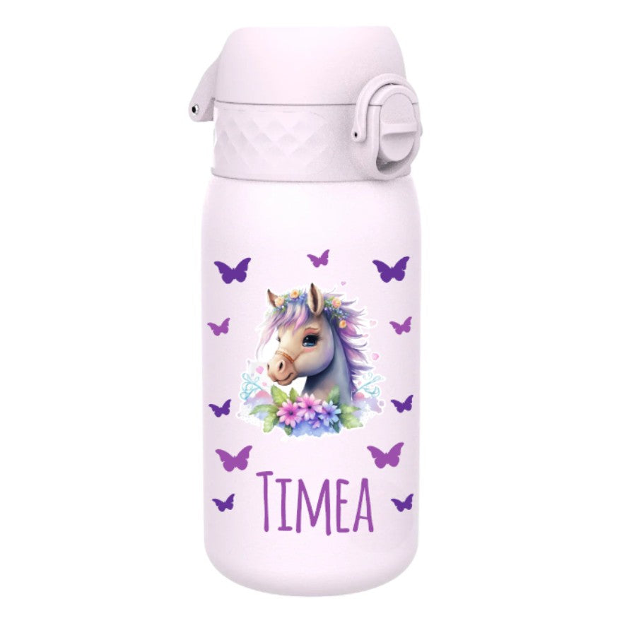 trinkflasche, trinkflasche kinder, trinkflasche kinder edelstahl, trinkflasche kinder edelstahl personalisiert, trinkflasche kinder ohne plastik, trinkflasche personalisiert, trinkflasche kinder personalisiert, trinkflasche mädchen, trinkflasche mädchen personalisiert, trinkflasche kinder auslaufsicher, kindergarten, schule, spielgruppe, trinkflasche bedruckt, trinkflasche beschriftet, trinkflasche mit pferd