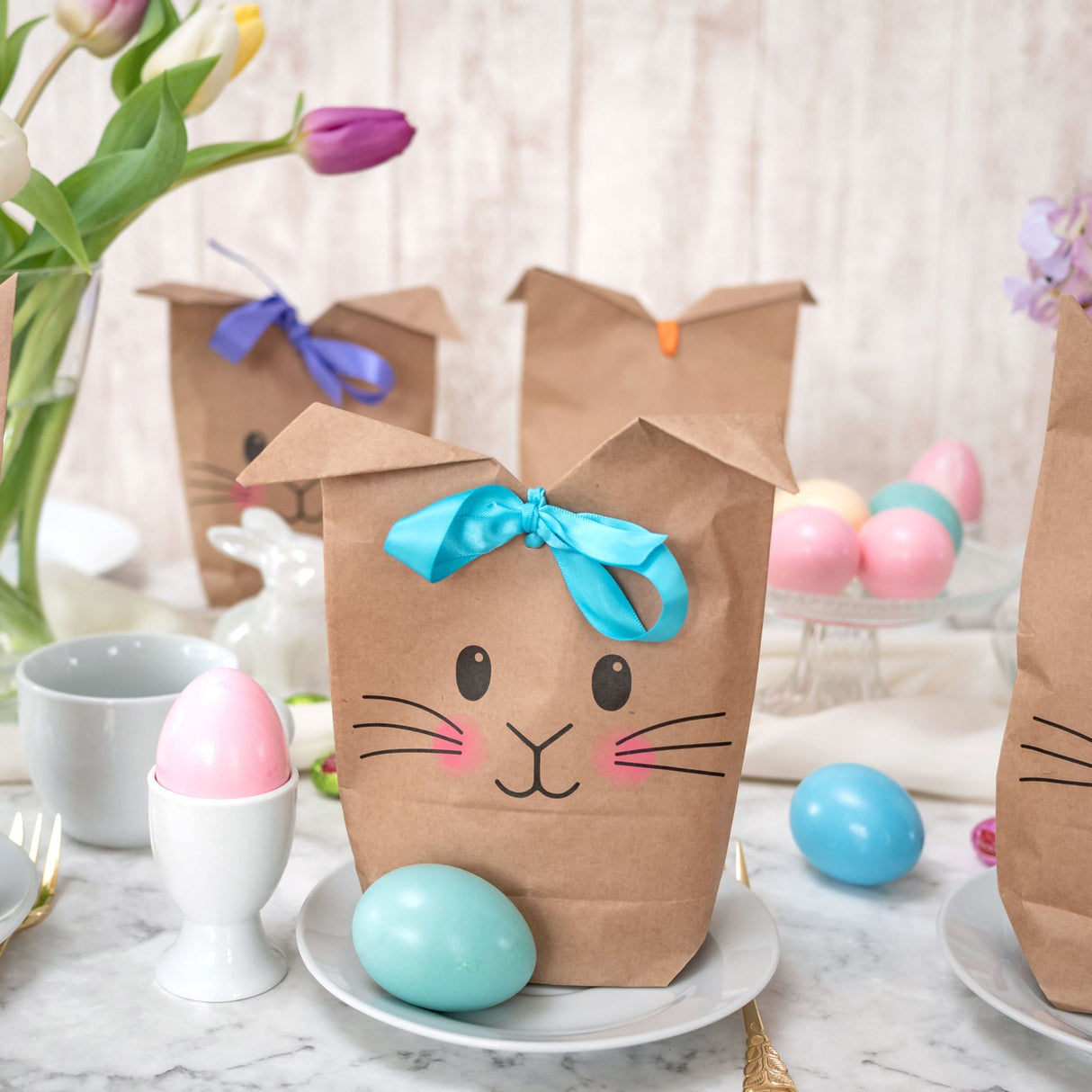 Osternest Papiertaschen bedruckt mit Hasen und Schlaufe