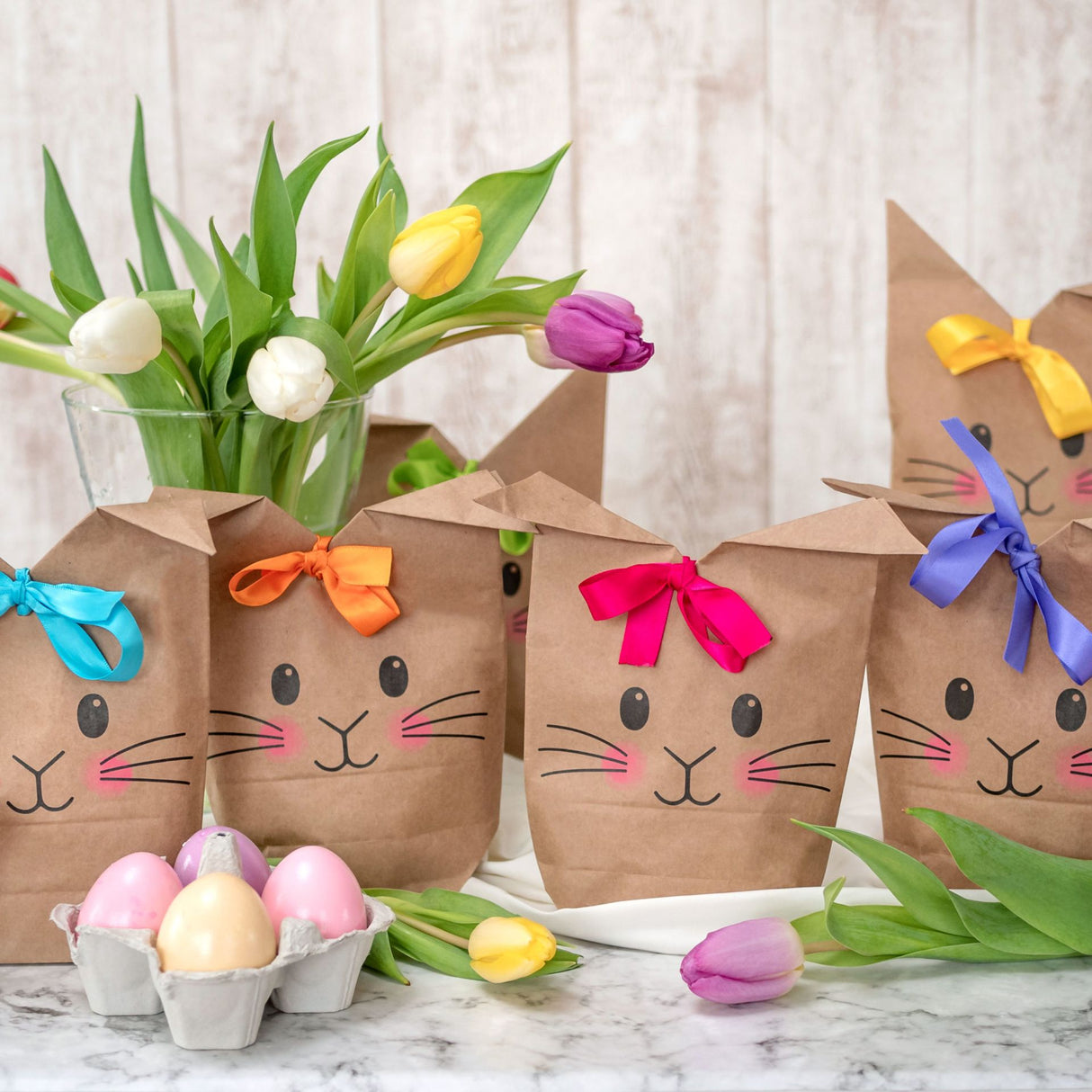 Osternest Papiertaschen bedruckt mit Hasen und Schlaufe