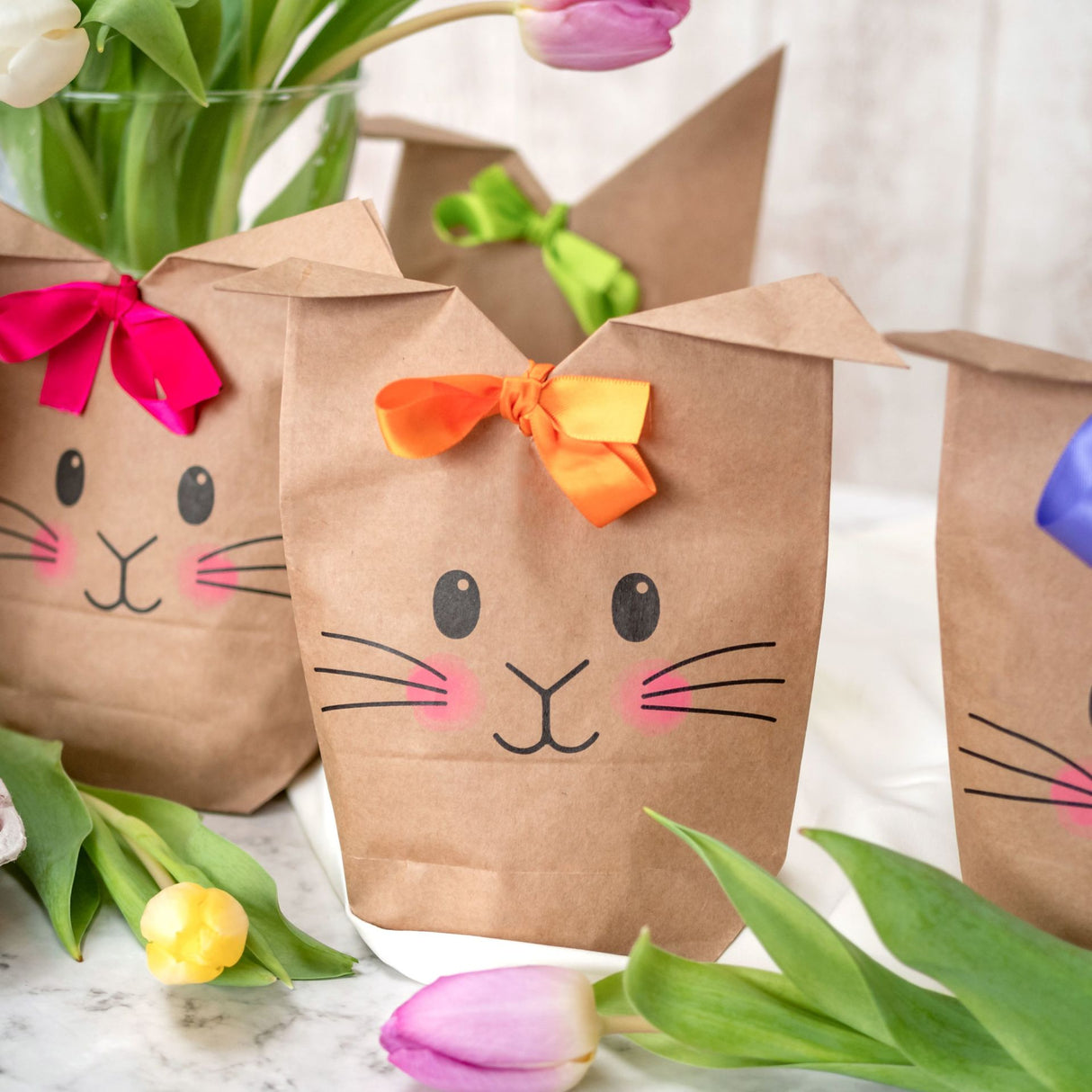 Osternest Papiertaschen bedruckt mit Hasen und Schlaufe