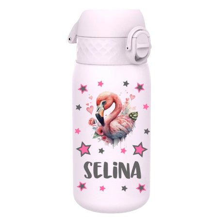 trinkflasche, trinkflasche kinder, trinkflasche kinder edelstahl, trinkflasche kinder edelstahl personalisiert, trinkflasche kinder ohne plastik, trinkflasche personalisiert, trinkflasche kinder personalisiert, trinkflasche mädchen, trinkflasche mädchen personalisiert, trinkflasche kinder auslaufsicher, kindergarten, schule, spielgruppe, trinkflasche bedruckt, trinkflasche beschriftet, trinkflasche mit flamingo
