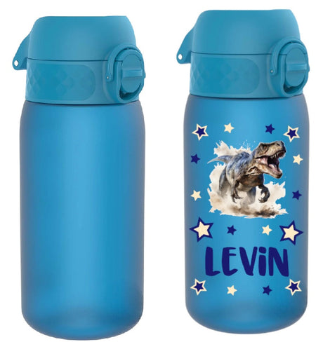 trinkflasche kinder, trinkflasche kinder personalisiert, trinkflasche kinder mit name, trinkflasche kinder auslaufsicher, trinkflasche kinder leicht, trinkflasche kinder blau, trinkflasche kinder bedruckt, trinkflasche kinder beschriftet, trinkflasche, trinkflasche junge,trinkflasche personalisiert, trinkflasche kaufen, trinkflasche kinder unterwegs, trinkflasche kinder kindergarten, trinkflasche kinder ohne strohhalm, trinkflasche kinder ab 3 Jahren, trinkflasche kinder kaufen, trinkflasche dino