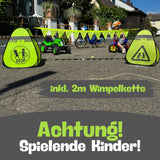 2 Straßenwarnschild mit Wimpelkette - Achtung spielende Kinder