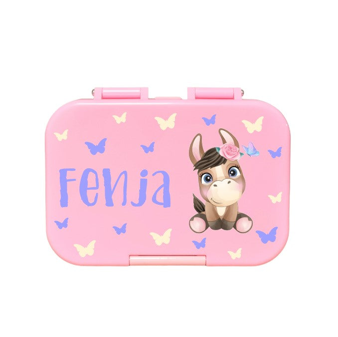 znünibox pferd, znünibox rosa, znünibox rosa mädchen, znünibox rosa kaufen, znünibox kinder rosa, znünibox kinder rosa personalisiert,znünibox kinder pferd, znünibox mädchen pferd, znünibox rosa pferd, znünibox mädchen personalisiert pferd, znünibox beschriftet, znünibox bedruckt kinder, znünibox kaufen schweiz,znünibox personalisiert schweiz, lunchbox kinder personalisiert, lunchbox personalisiert schweiz